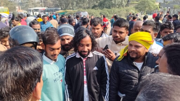 JSSC, कार्यालय का घेराव करने जा रहे छात्रों पर पुलिस ने किया लाठीचार्ज, हिरासत में लिए गए छात्र नेता देवेंद्र नाथ महतो।