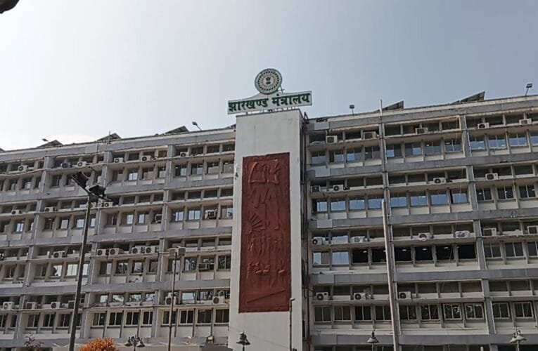झारखंड मंत्रालय में आज उद्योग मंत्री संजय प्रसाद यादव ने की समीक्षा बैठक।