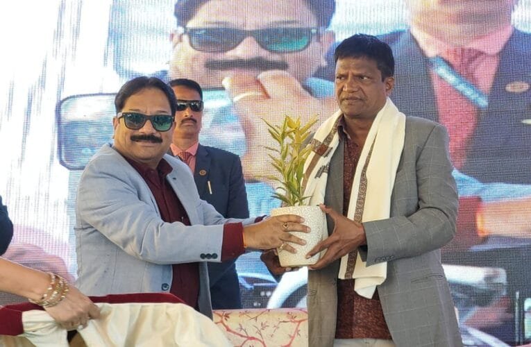 धनबाद लोकसभा सांसद ढुल्लु महतो ने दो दिवसीय आनंद मेला का किया उद्घाटन।