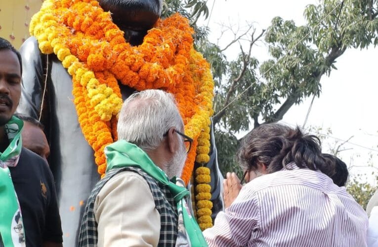 शहीद निर्मल महतो की जयंती के मौके पर सीएम हेमंत सोरेन ने उन्हें दी श्रद्धांजलि।