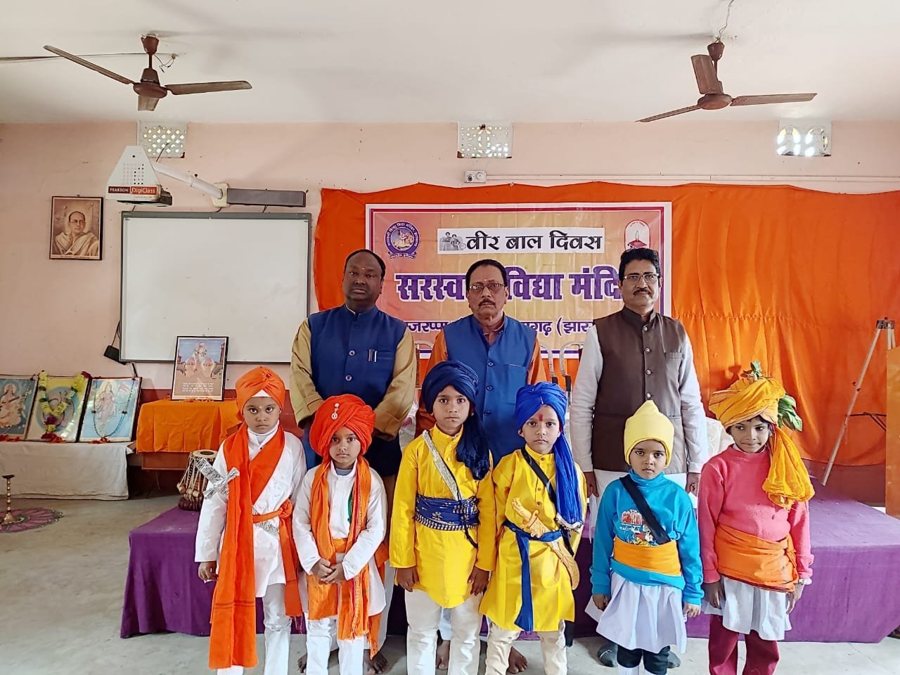 वीर बाल दिवस : साहिबजादों के बलिदान को किया गया याद, साहस और त्याग की दी प्रेरणा। 9 IMG 20241226 WA0008