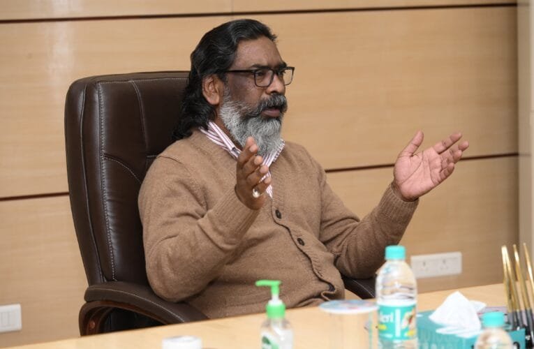 सीएम हेमन्त सोरेन ने झारखंड मंत्रालय में कल देर शाम अधिकारियों के साथ की उच्च स्तरीय बैठक।