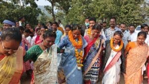 सड़क और पुलों के निर्माण से विकास को मिलेगी गति: जोबा माझी 5 Construction of roads and bridges will speed up development: Joba Majhi