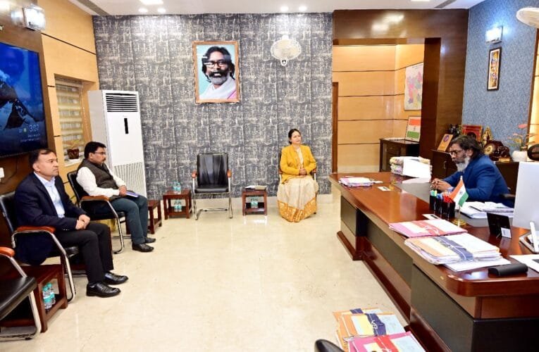 झारखंड मुख्यमंत्री हेमन्त सोरेन ने राज्य में इको टूरिज्म के विकास हेतु कार्य योजना बनाने का अधिकारियों को दिया निर्देश।  