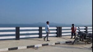 युवाओं के लिए क्रेजी ब्रिज बना सेल्फ़ी ब्रिज भारी संख्या में पहुंच रहे सैलानी। 6 IMG 20241230 WA0005