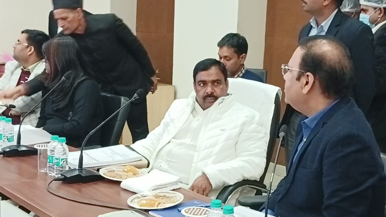 उद्योग मंत्री संजय प्रसाद यादव समीक्षा बैठक शुरू, झारखंड मंत्रालय में हो रही समीक्षा बैठक। 4 Industry Minister Sanjay Prasad Yadav review meeting started, review meeting being held in Jharkhand Ministry.