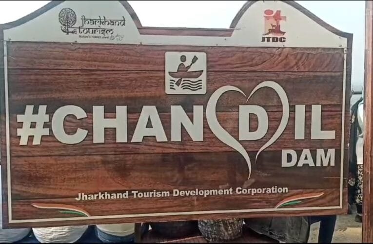 नए वर्ष के आगमन को लेकर पिकनिक का दौर शुरू, चांडिल डैम पर्यटकों लग रही भारी भीड़।