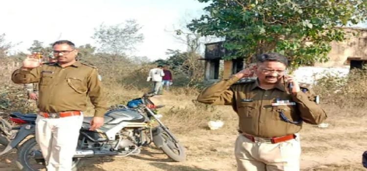 खंडहर में मिला युवती का शव, गला घोंटकर हत्या की आशंका , रेप का अंदेशा 4 20250120 124538