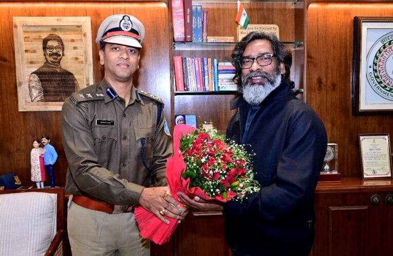 झारखंड के प्रशासनिक अधिकारियों ने झारखंड मुख्यमंत्री हेमंत सोरेन को नववर्ष की दी बधाई।