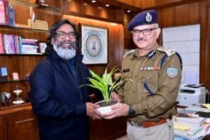 झारखंड के प्रशासनिक अधिकारियों ने झारखंड मुख्यमंत्री हेमंत सोरेन को नववर्ष की दी बधाई। 5 Administrative officials of Jharkhand congratulated Jharkhand Chief Minister Hemant Soren on the New Year.