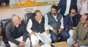 कांग्रेस प्रदेश कार्यालय में स्वास्थ्य मंत्री ने लगाया जनता दरबार, लोगों की समस्या से हुए रूबरू 7 Health Minister held a public hearing at the Congress State Office, came face to face with the problems of the people