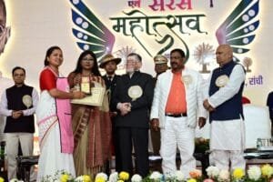 राष्ट्रीय खादी एवं सरस महोत्सव का हुआ समापन झारखंड राज्यपाल मुख्य अतिथि के रूप में हुए मौजूद। 11 IMG 20250107 WA0151