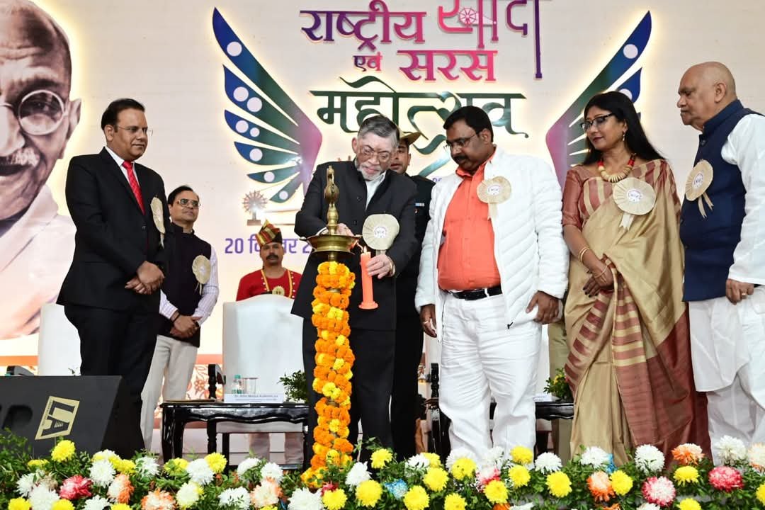 राष्ट्रीय खादी एवं सरस महोत्सव का हुआ समापन झारखंड राज्यपाल मुख्य अतिथि के रूप में हुए मौजूद। 9 IMG 20250107 WA0155