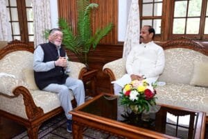Former Jharkhand Chief Minister Raghuvar Das met the Governor at Raj Bhavan.