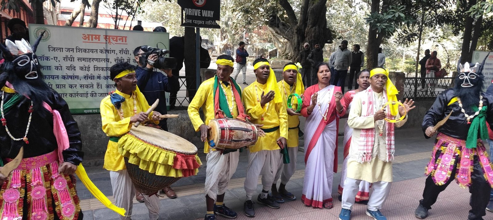 उपायुक्त रांची ने सड़क सुरक्षा जागरूकता रथ को किया रवाना। 3 IMG 20250111 WA0018 scaled