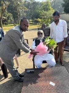 Deputy Commissioner Ranchi Manjunath Bhajantri wished "Disom Guru" Shibu Soren ji on his birthday.