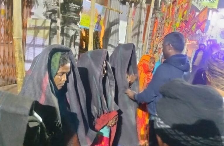 रांची में पड़ रहें ठंड को देखते हुए रांची उपायुक्त ने किया गरीबों और जरूरतमंदों के बीच कंबल का वितरण