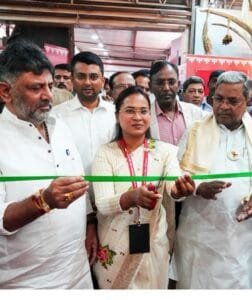 बेंगलुरु में अंतरराष्ट्रीय व्यापार मेला में शामिल हुई झारखण्ड कृषि , पशुपालन एवं सहकारिता मंत्री शिल्पी नेहा तिर्की। 5 Jharkhand Agriculture, Animal Husbandry and Cooperation Minister Shilpi Neha Tirkey participated in the International Trade Fair in Bengaluru.