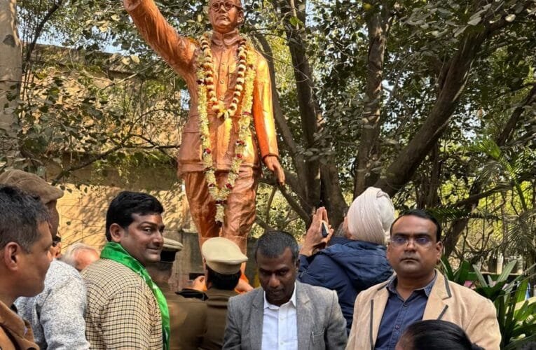 उपायुक्त रांची स्वतंत्रता सेनानी नेताजी सुभाष चंद्र बोस की 128 वीं जयंती पर दी श्रद्धांजलि।