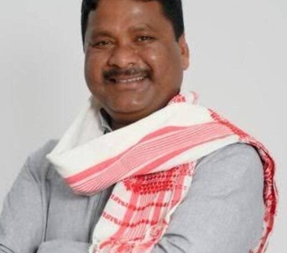 विधायक राजेश कच्छप ने छात्र‎ छात्राओं के बीच किया साइकिल वितरण 