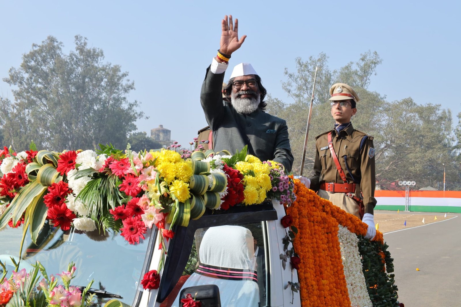 झारखण्ड की उप राजधानी दुमका में CM हेमंत सोरेन ने फहराया राष्ट्रीय ध्वज। IMG-20250126-WA0193