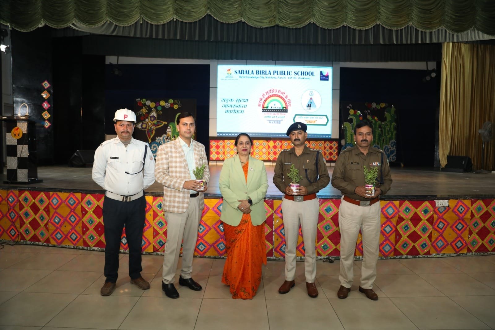 सरला बिरला पब्लिक स्कूल में यातायात सुरक्षा कार्यशाला का हुआ आयोजन 6 IMG 20250128 WA0010