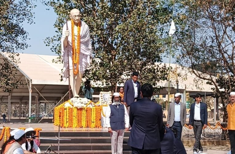 राष्ट्रपिता महात्मा गांधी की पुण्यतिथि आज, मुख्यमंत्री हेमंत सोरेन ने दी श्रद्धांजलि।