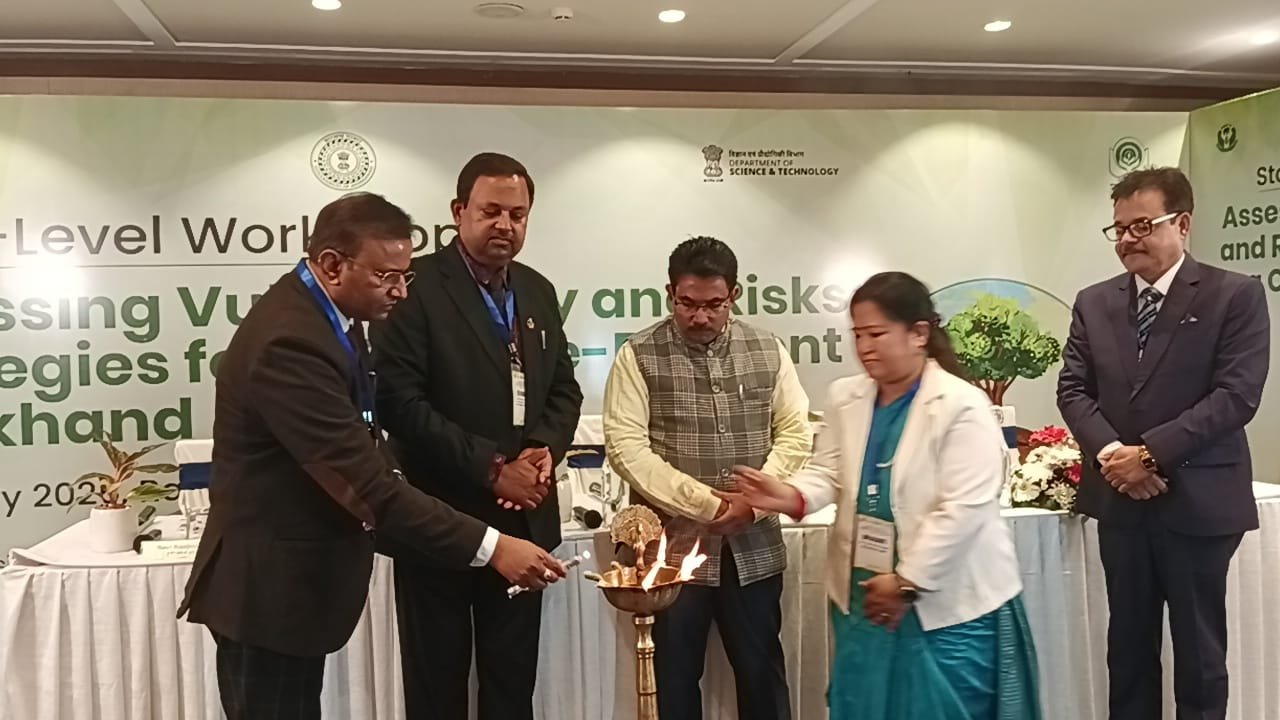 राजधानी रांची में संवेदनशीलता और जलवायु जोखिम के आकलन पर राज्य स्तरीय सम्मेलन। 6 IMG 20250121 105811