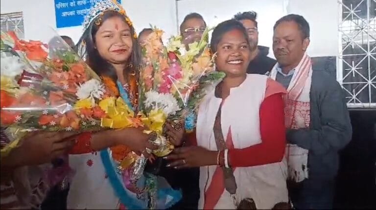 झारखंड की बेटी पूजा ने झारखंड का नाम किया रोशन। ट्राइबल ग्लोबल क्वीन वर्ल्ड का खिताब किया अपने नाम।