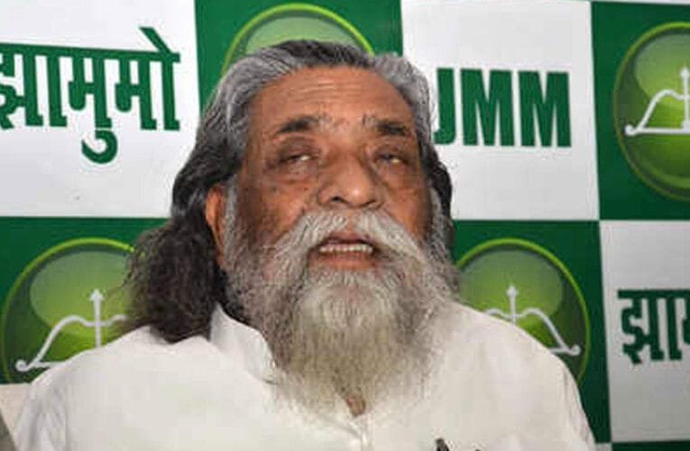 दिल्ली पहुंचे मुख्यमंत्री हेमंत सोरेन,दिल्ली के गंगाराम अस्पताल में पिता शिबू सोरेन से करेंगे मुलाकात।