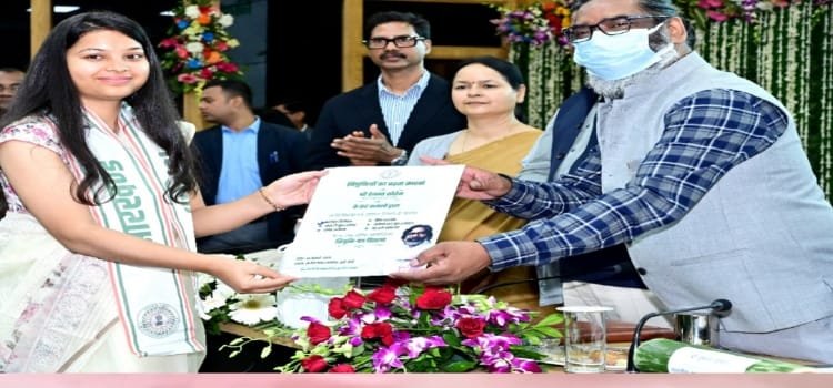 मुख्यमंत्री हेमंत सोरेन ने नगर विकास एवं आवास विभाग अंतर्गत कुल 289 अभ्यर्थियों को दिया गया नियुक्ति पत्र 20250218_192247