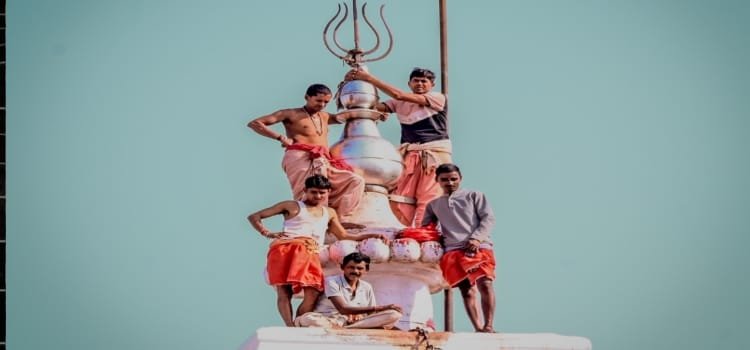 उपायुक्त की निगरानी में उतारा गया बाबा बैद्यनाथ और पार्वती मंदिर का पंचसुल