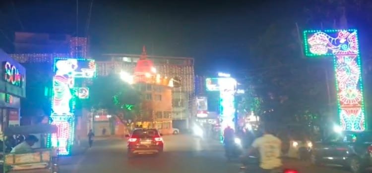 शिवरात्रि से दो दिन पहले देवघर में नहीं हो रही रात,शाम होते ही कलाकारों के कला का दिख रहा नजारा।