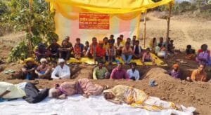 Indefinite land samadhi satyagraha of Annadata farmers started in MP Adarsh ​​village.