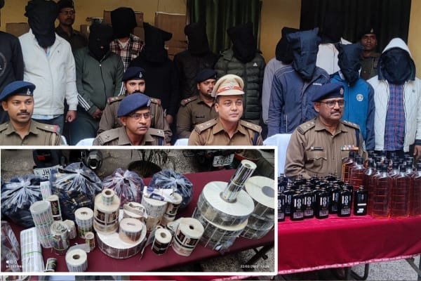 होली से पहले बिहार पहुंचाना था रामगढ़ में बनी नकली शराब को, 30 लाख के माल के साथ 12 तस्कर गिरफ्तार Spurious liquor made in Ramgarh was to be delivered to Bihar before Holi, 12 smugglers arrested with goods worth Rs 30 lakh