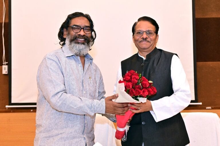झारखंड में सत्ताधारी दलों के विधायकों के साथ मुख्यमंत्री हेमंत सोरेन की अध्यक्षता में हुई महत्वपूर्ण बैठक।