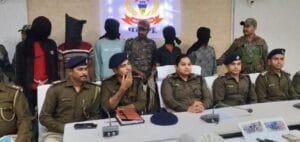 Major action by Palamu police, five notorious criminals arrested, they were involved in robbery and murder cases.