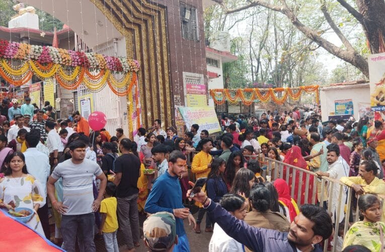 महाशिवरात्रि के अवसर पर राजधानी रांची स्थित पहाड़ी मंदिर में उमड़ा भक्तों का जन सैलाब।