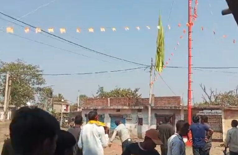 महाशिवरात्रि के मौके पर हजारीबाग में दो गुटों में झड़प , दर्जनों बाईक खाक , कई घायल