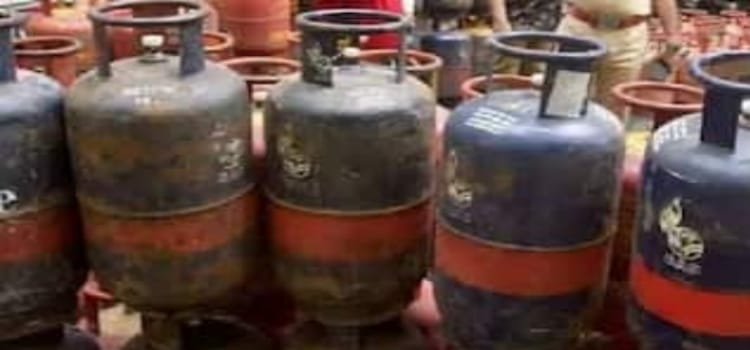 महंगाई का लगा झटका ! देशभर में बढ़े LPG सिलेंडर के दाम 1 20250301 121334