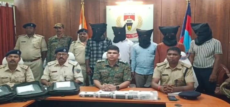 सरायकेला: फर्जी लूटकांड का पर्दाफाश, पांच शातिर जालसाज गिरफ्तार 1 20250305 173618