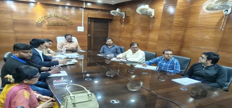 सभी मान्यता प्राप्त राजनीतिक दलों के साथ जिला निर्वाचन पदाधिकारी एवं ईआरओ अपने स्तर पर करें बैठक- के. रवि कुमार 2 20250306 165528