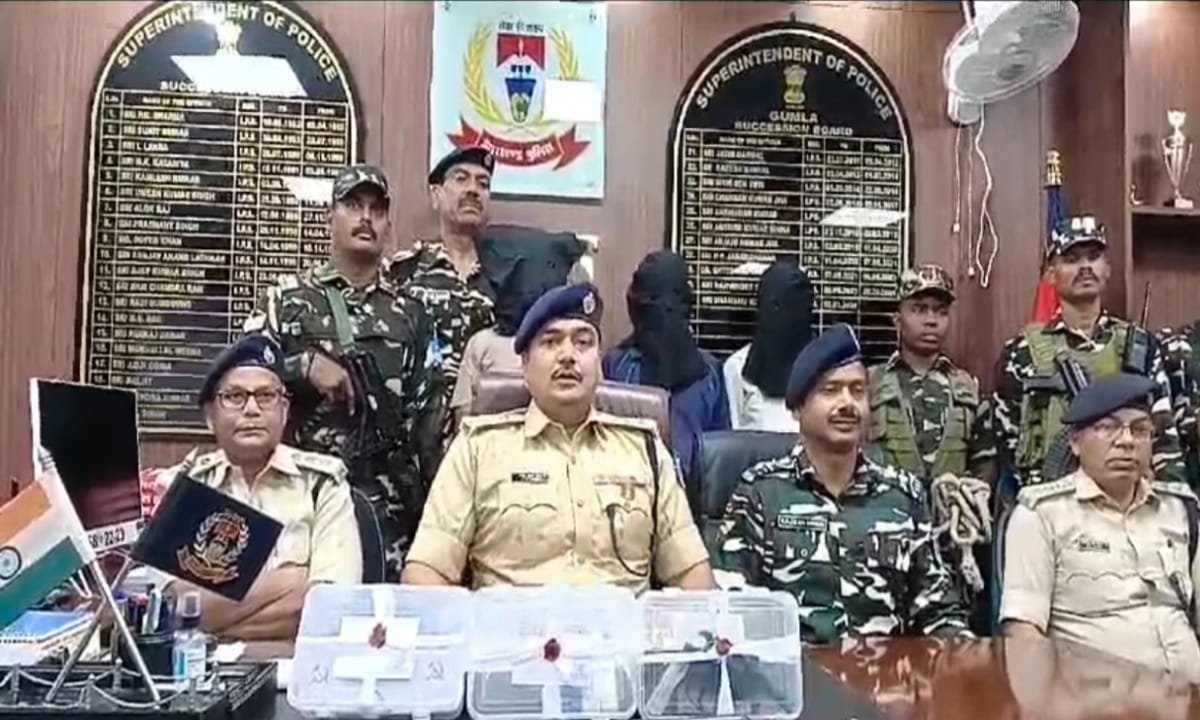 PLFI सुप्रीमो दिनेश गोप का राइट हैंड हार्डकोर नक्सली दुर्गा सिंह सहित 3 नक्सली गिरफ्तार, हथियार और गोली बरामद 5 20250313 173421