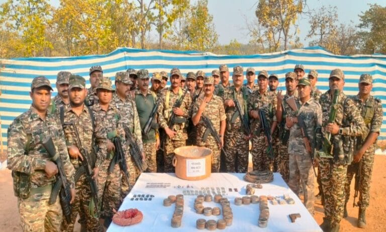 चाईबासा के टोटो जंगल में भारी मात्रा में हथियार बरामद