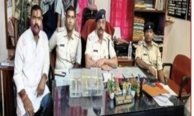 रांची में पुलिसिया चेकिंग में हथियार से साथ तीन युवक गिरफ्तार