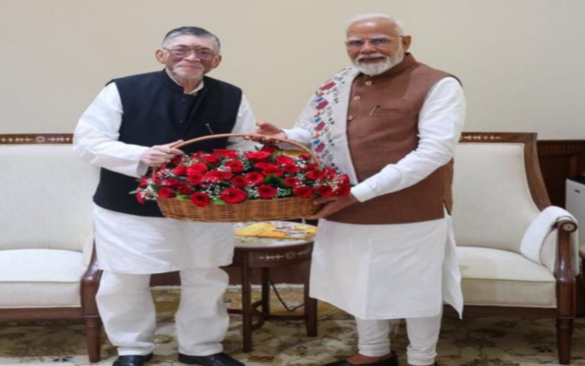 प्रधानमंत्री नरेंद्र मोदी से राज्यपाल संतोष कुमार गंगवार ने की मुलाकात 4 20250318 140745