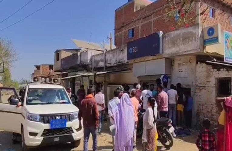 कोडरमा गैस कटर से एसबीआई के एटीएम को काट उड़ा लिया एटीएम से लाखों का कैश
