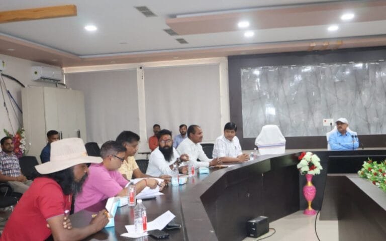 राजनीतिक दलों के प्रतिनिधियों के साथ हुई बैठक,कई मुद्दों पर हुई चर्चा