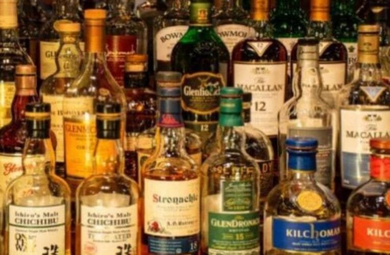 शराब प्रेमियों के लिए बंपर ऑफर, बोतल नहीं, पेटियां खरीद रहे लोग