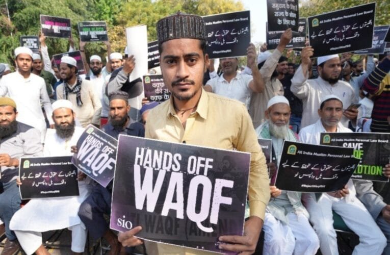 वक्फ बिल के खिलाफ पटना में विरोध प्रदर्शन, भारी संख्या में जुटे मुस्लिम समुदाय